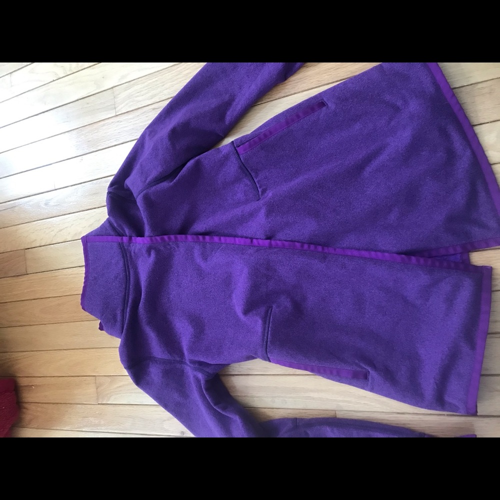 Ivivva sweater